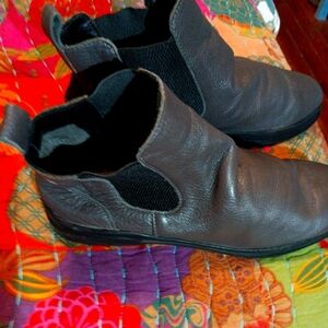 Womens Sage Green Pebbled Leather Chelsea(Bueno) Boots